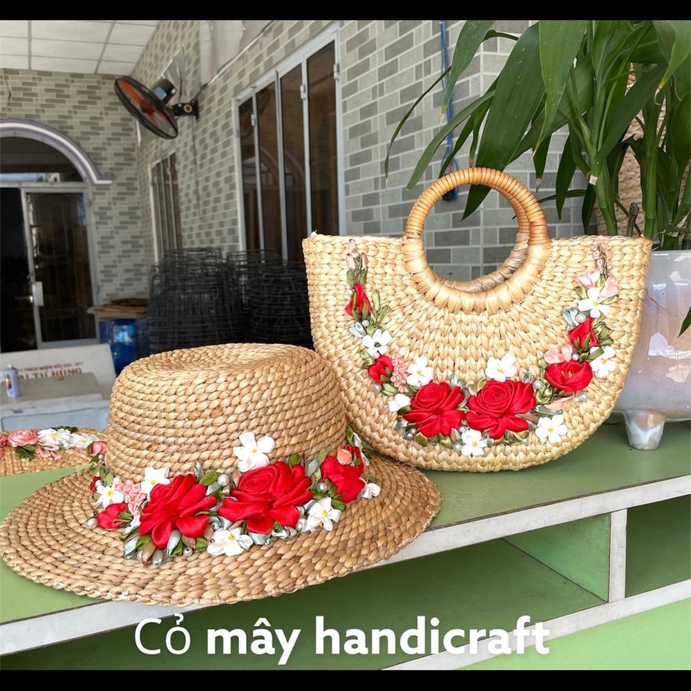 New hand make hat & bag by water hyacinth. Very nice style .